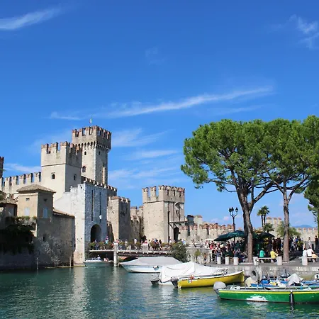 Lägenhet A Casa Di Alice Desenzano del Garda